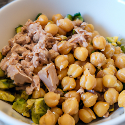 Bowl de atún con garbanzos y aguacate